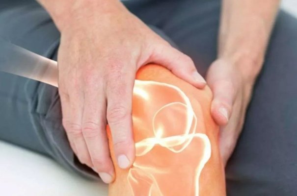 Apa la genunchi - Cum apare această afecțiune care provoacă durere și disconfort