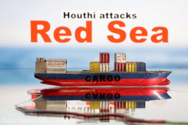 O navă cargo americană, lovită de o rachetă trasă de rebelii houthi în largul Yemenului