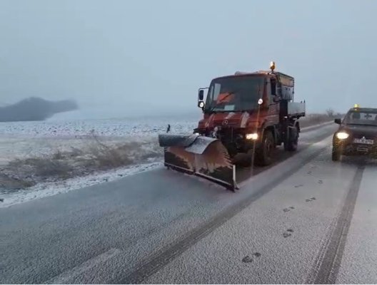 România, lovită de un nou val de ger și ninsori, restricții de trafic și drumuri oprite! Video