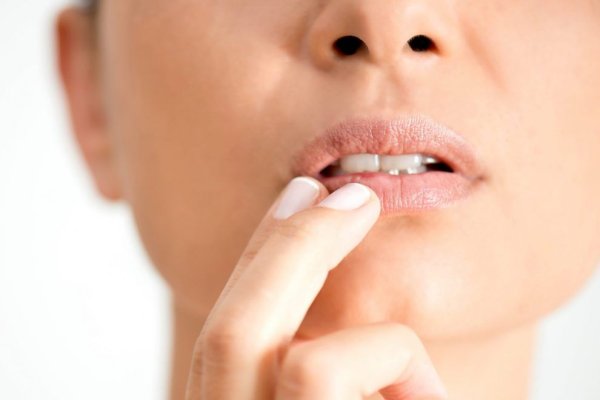 Ce înseamnă dacă ai buzele umflate: Cum te ajută acestea să îți dai seama de starea sănătății tale