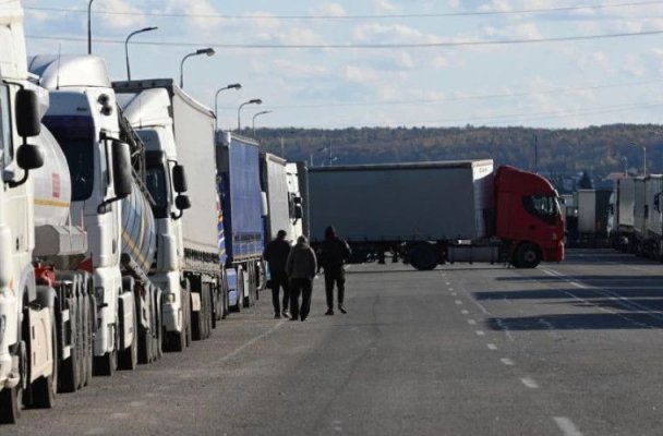 Fermierii polonezi vor relua blocarea punctului de trecere a frontierei cu Ucraina de la Medyka