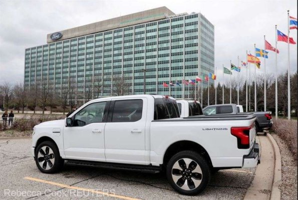Ford reduce producţia camionetei electrice F-150 Lightning