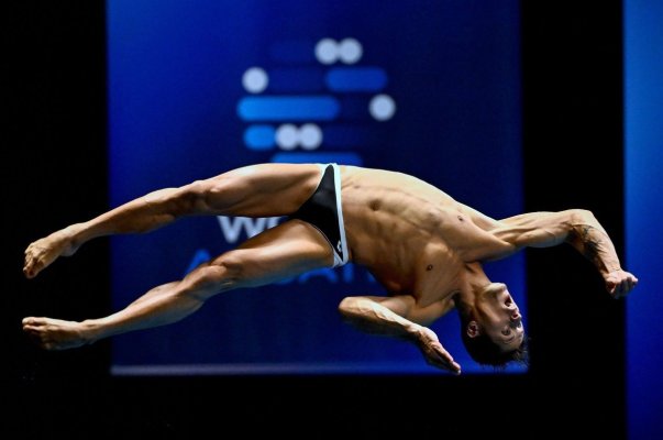 Sărituri în apă: Constantin Popovici este noul campion al circuitului mondial Red Bull Cliff Diving