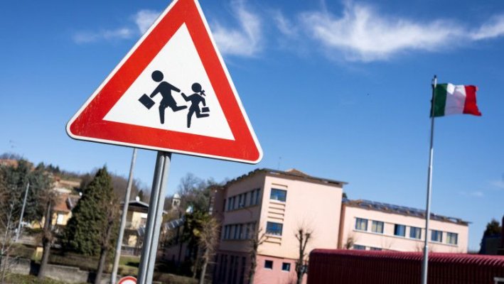 Părinți români judecați în Italia pentru că nu și-au trimis copilul la școală timp de 57 de zile consecutiv