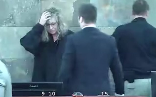  O judecătoare a fost bătută de un inculpat chiar în sala de judecată. Video