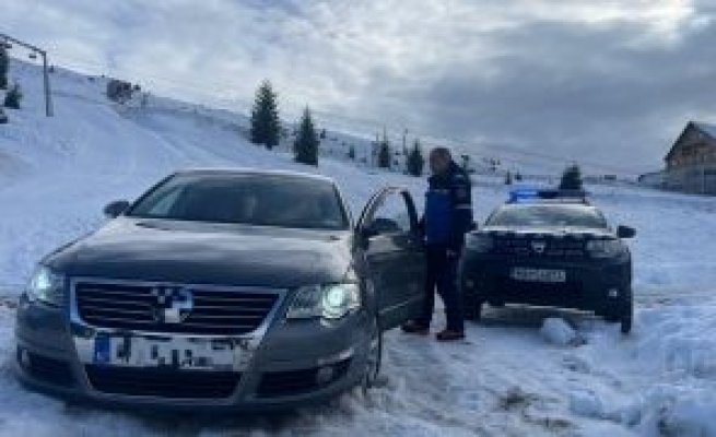 A făcut slalom cu mașina pe pârtie printre turiști, ca să-și ducă bagajele