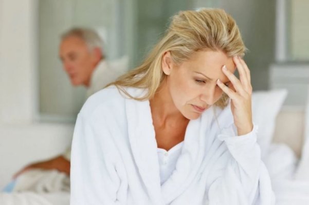 Menopauza: 5 schimbări fiziologice și emoționale care influențează viața intimă