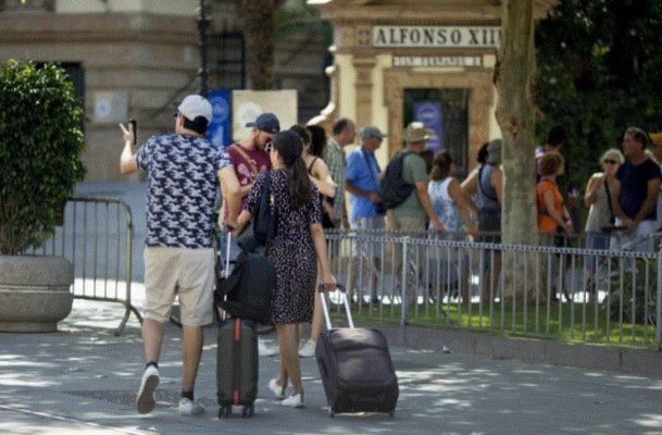 Mai mulţi turişti străini au vizitat Spania în 2023 decât înaintea pandemiei