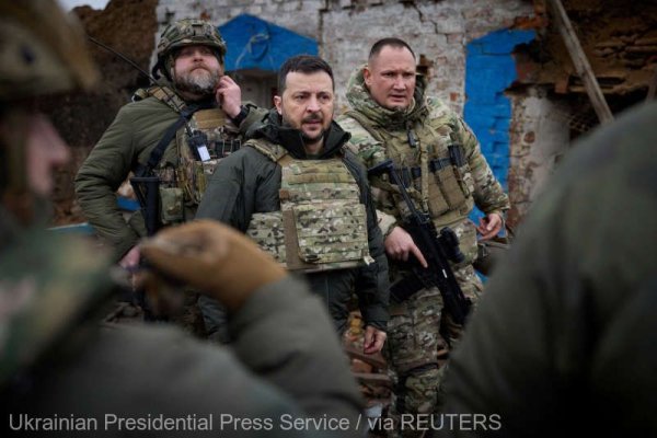 Ucraina: Zelenski anunţă că a vizitat trupele din satul Robotîne, de pe linia frontului din sud