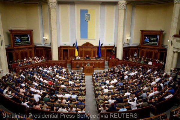 Ucraina: Parlamentul a prelungit până la jumătatea lui mai mobilizarea şi legea marţială