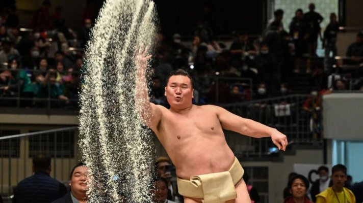 Cel mai titrat campion din sumo, Hakuho, retrogradat din rangul de maestru într-un nou caz de violenţă