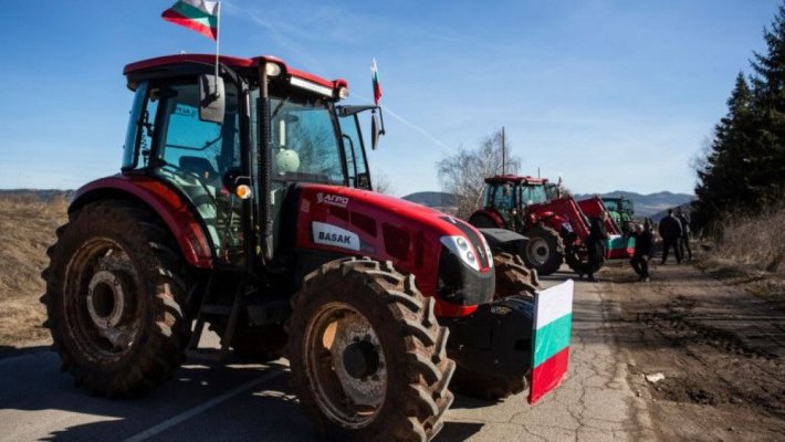 Protestele fermierilor blochează şoselele în Bulgaria pentru a doua zi la rând