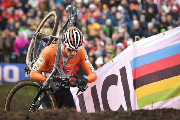 Ciclism: Mathieu van der Poel a cucerit al şaselea său titlu mondial la ciclocros