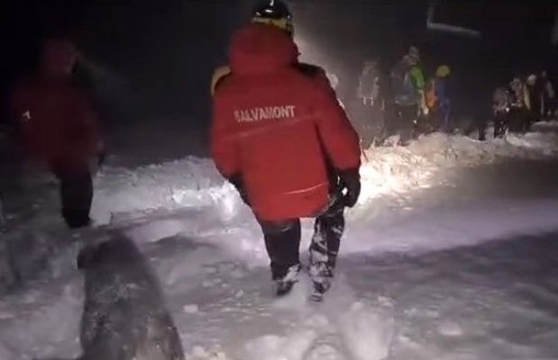 Un salvamontist a murit, după ce a fost surprins de o avalanşă în zona Bâlea Lac