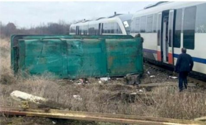 Accident grav între un tren și un camion. A fost activat planul roșu.