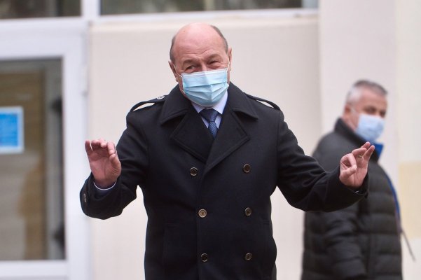 Traian Băsescu a fost externat. Recomandarea primită de la medici