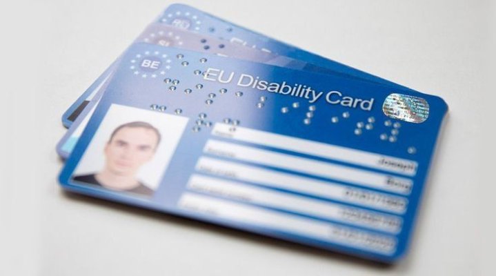 Mii de carduri europene pentru dizabilitate au fost deja emise în România