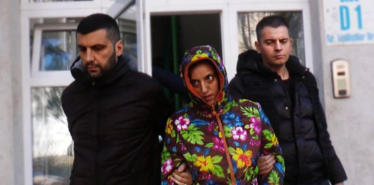 Mama care şi-a omorât fetiţa în bătaie rămâne în arest încă 30 de zile