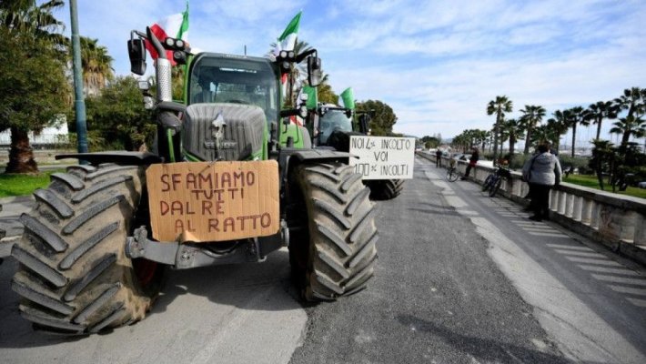 Fermierii italieni ameninţă că intră cu utilajele în Roma și cu tractoarele la Festivalul Sanremo