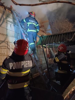 O casă a luat foc în Techirghiol 