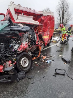 Accident teribil: un bărbat decedat după coliziunea cu un autotren