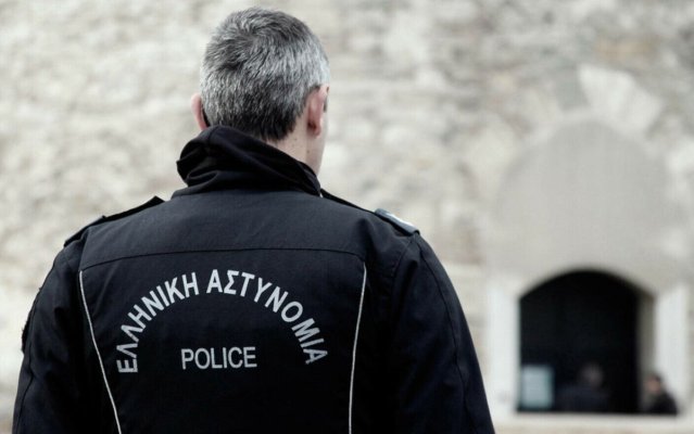 Grecia: Patru bărbaţi arestaţi după explozia unei bombe lângă un minister