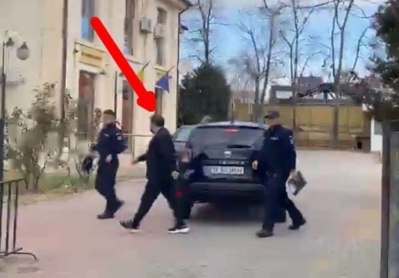 Florin Salam, săltat de polițiști și dus la secție. Video