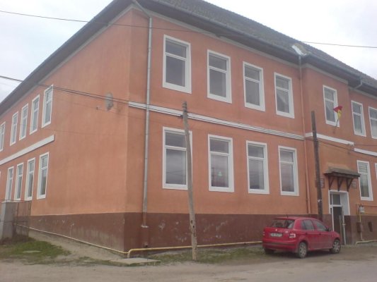S-a prăbușit tavanul unei clase de la școala din Sibiu: 4 elevi au fost răniți