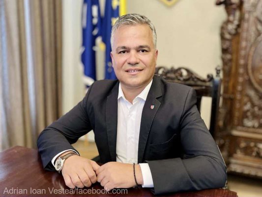  Ministrul liberal Adrian Veştea a votat pentru prima dată alături de fiul său cel mare