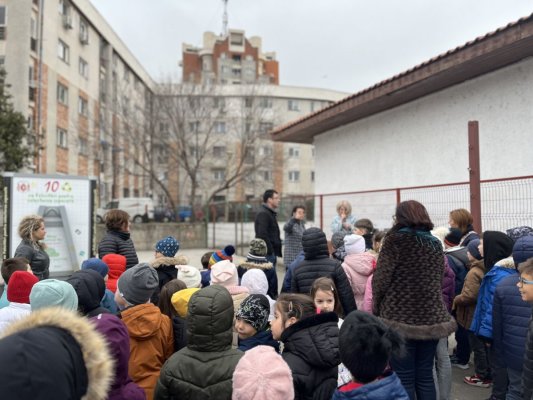 20 de clase de la Școala nr. 16 „Marin Ionescu Dobrogianu” intră în competiția „10 cu felicitări pentru colectarea separată“