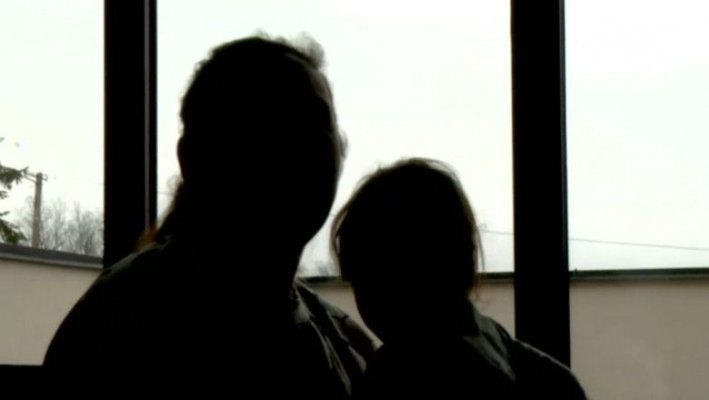 Caz șocant: Mamă obligată să trimită copiii în plasament în Marea Britanie 