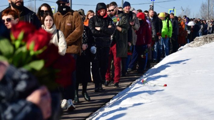 Cimitirul în care e îngropat Navalnîi, închis de poliție