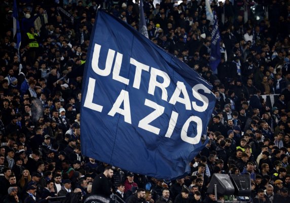 Fotbal: Un suporter al echipei Lazio, arestat pentru saluturi naziste