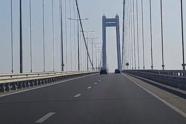 Continuă problemele la podul de la Brăila: O parte s-a tasat iar constructorul intervine pentru a opri adâncirea structurii