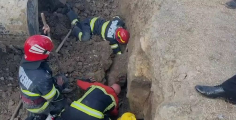 Un mal de pământ s-a prăbușit peste două persoane, în Vâlcea