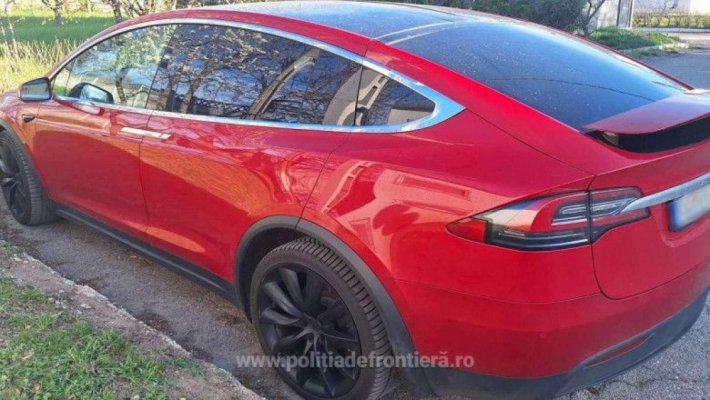 O Tesla declarată furată în Germania a fost descoperită în aceeași zi circulând pe o stradă din Huși 