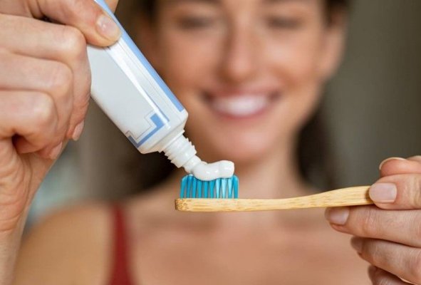 Raport: 63% dintre români nu se spală pe dinți
