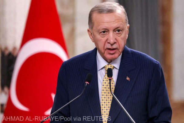 Erdoğan a semnat: românii pot vizita Turcia doar cu buletinul