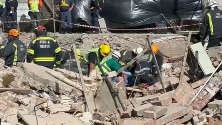 Un bărbat a fost salvat la cinci zile după prăbuşirea unei clădiri în Africa de Sud