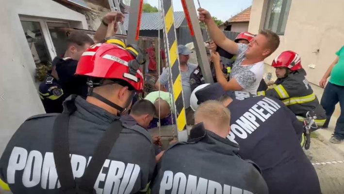 Intervenție în forță a pompierilor, pentru salvarea unui bărbat prins sub un mal de pământ. Video