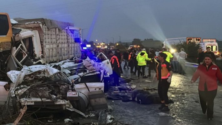 Zece morți și zeci de răniți, în urma unui accident între un autobuz și alte trei autovehicule, în Turcia