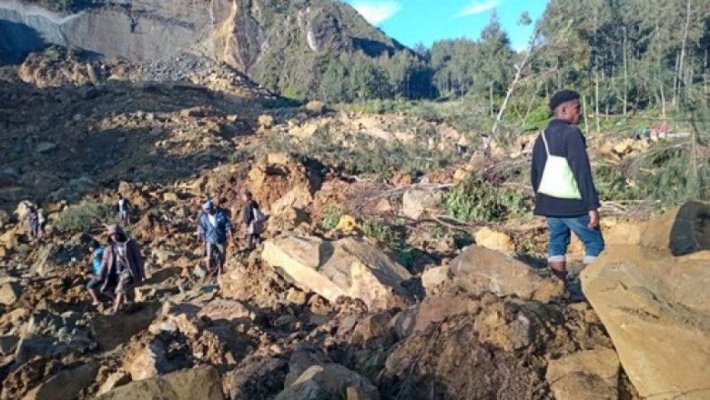 Peste 100 de persoane au murit în urma unei alunecări de teren