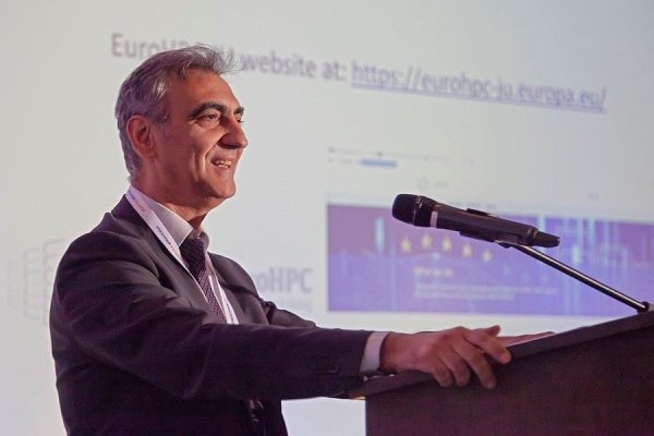 Un oficial de la CE mizează pe investiţii private de 100 de miliarde de euro în semiconductori până în 2030