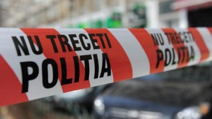 Un tânăr a fost găsit mort în propria mașină, în fața locului de muncă