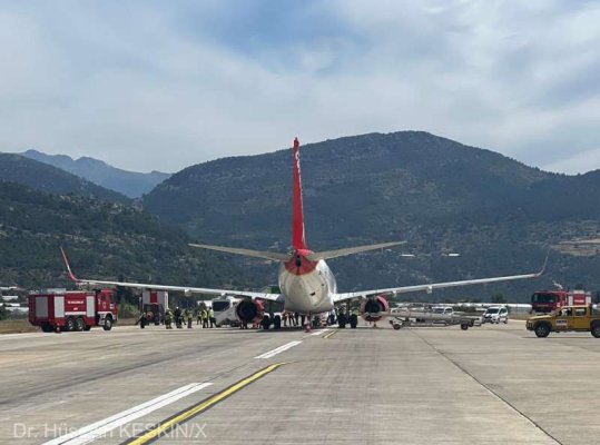 O anvelopă a unui avion de pasageri a explodat la aterizare pe un aeroport din sudul Turciei
