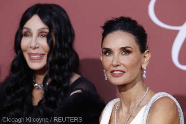 Cher a participat la gala amfAR de la Cannes, care strânge fonduri pentru cercetări împotriva SIDA