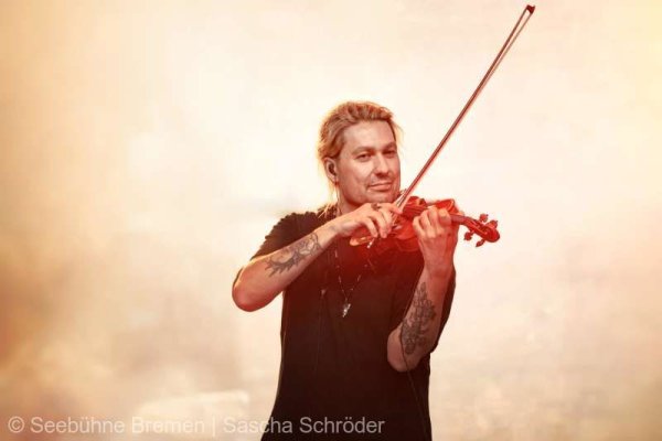 Violonistul german David Garrett reinterpretează, într-un nou album, hituri contemporane