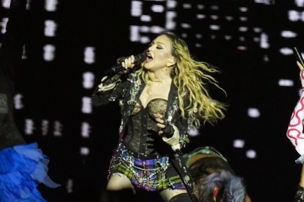 Madonna a atras 1,6 milioane de persoane la concertul gratuit de pe plaja Copacabana