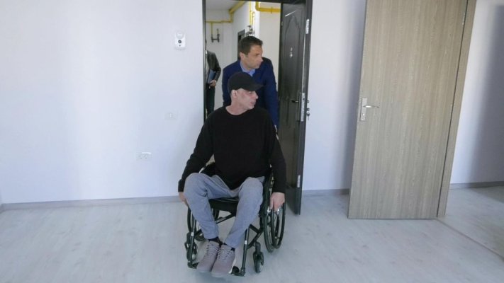 Un tânăr cu dizabilități a primit locuință nouă de la Primăria Mangalia