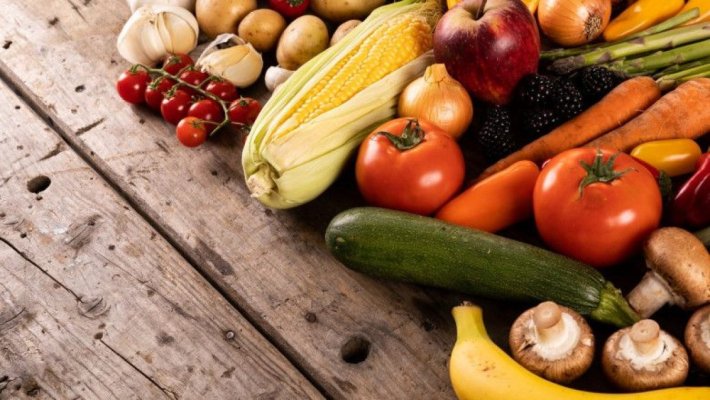 Care sunt fructele și legumele care conțin cele mai multe pesticide
